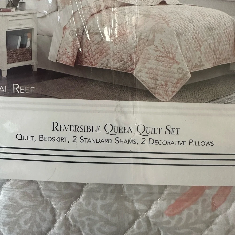 Reversible Queen Quilt Set 6-Piece Coral Reef Coral and Gray NWT